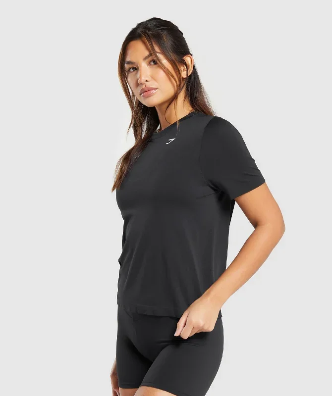 gymshark-everyday-seamless-t-shirt-black-ss24