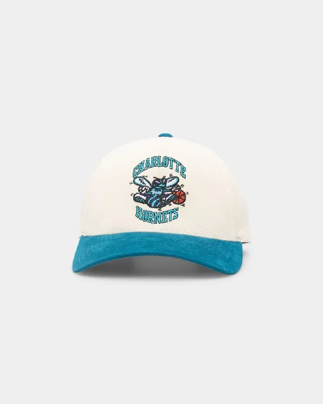 Mitchell & Ness Charlotte Hornets Pro Crown Snapback Off White/Teal