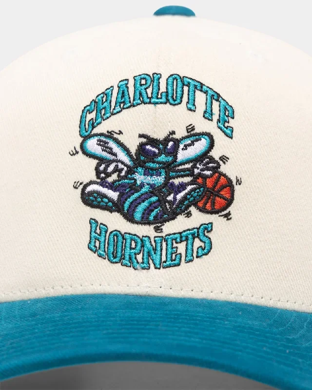 mitchell-ness-charlotte-hornets-pro-crown-snapback-off-white-teal